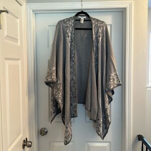 Woman’s gray foxcroft wrap